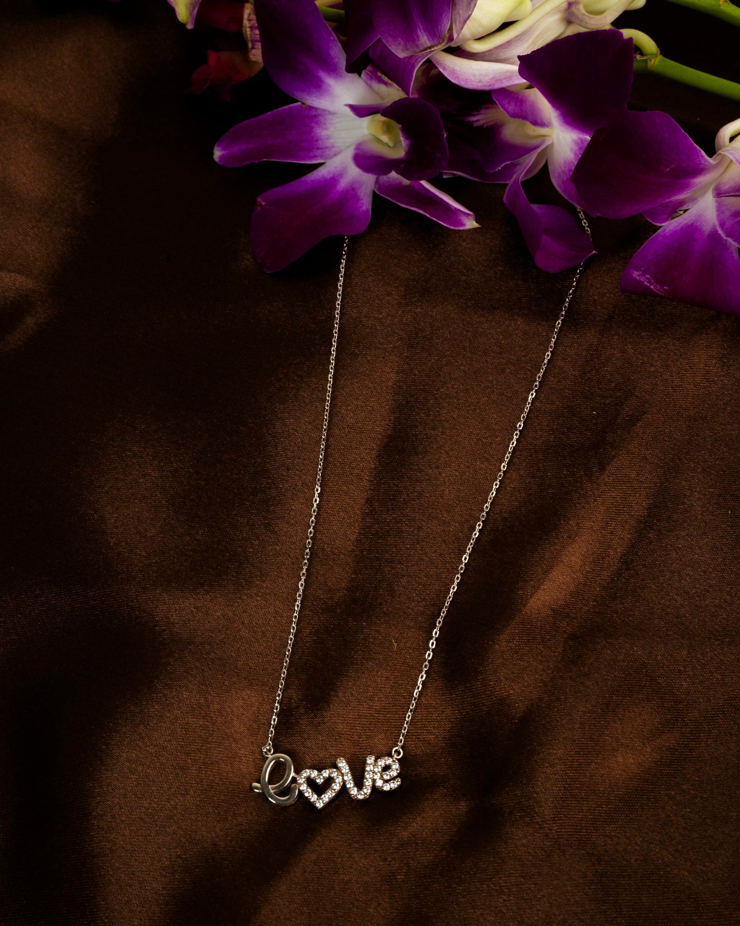 LOVE PENDANT CHAIN