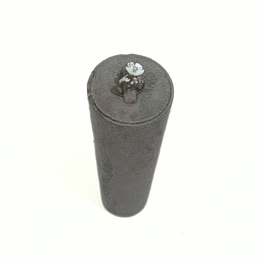 WOMENS RING