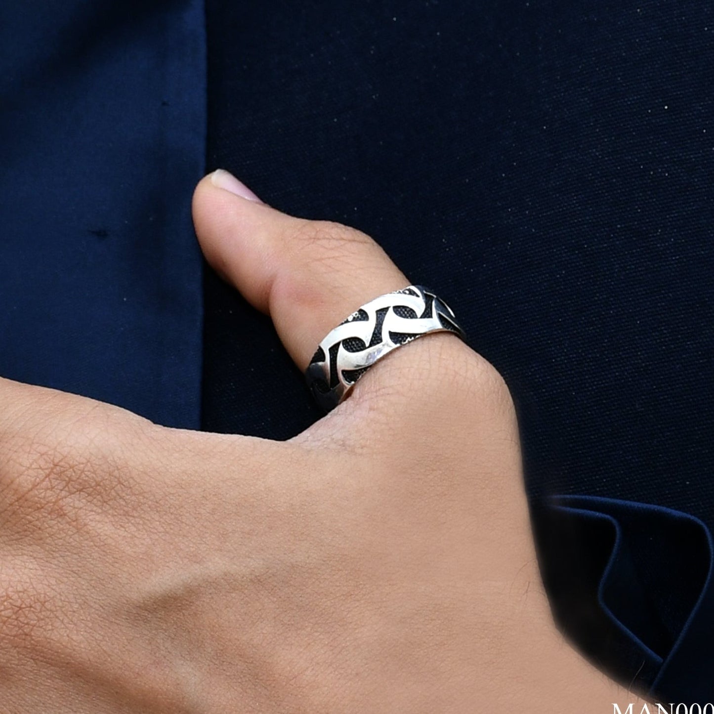 TEXTURED OXIDISED MEN'S RING