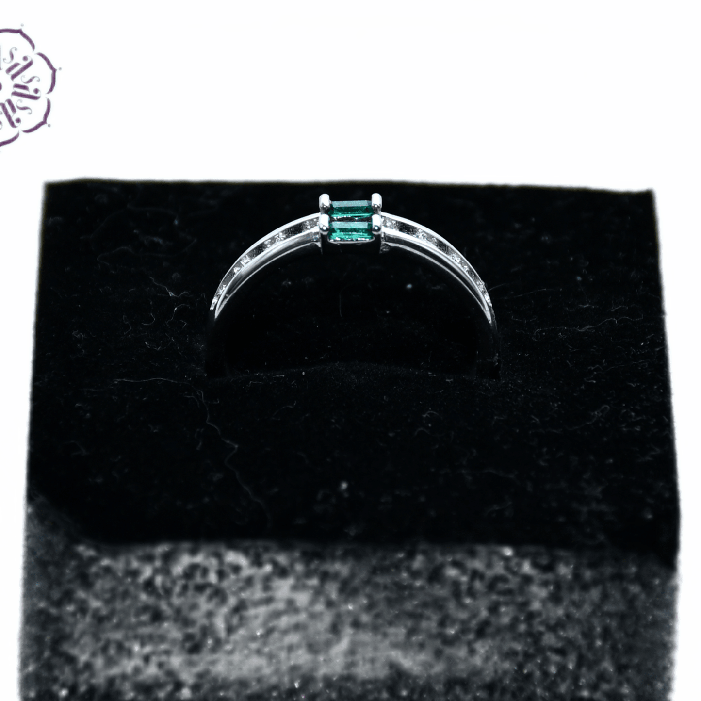 GREEN STUDDED WOMEN'S RING
