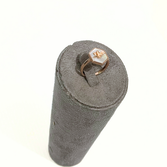 WOMENS RING