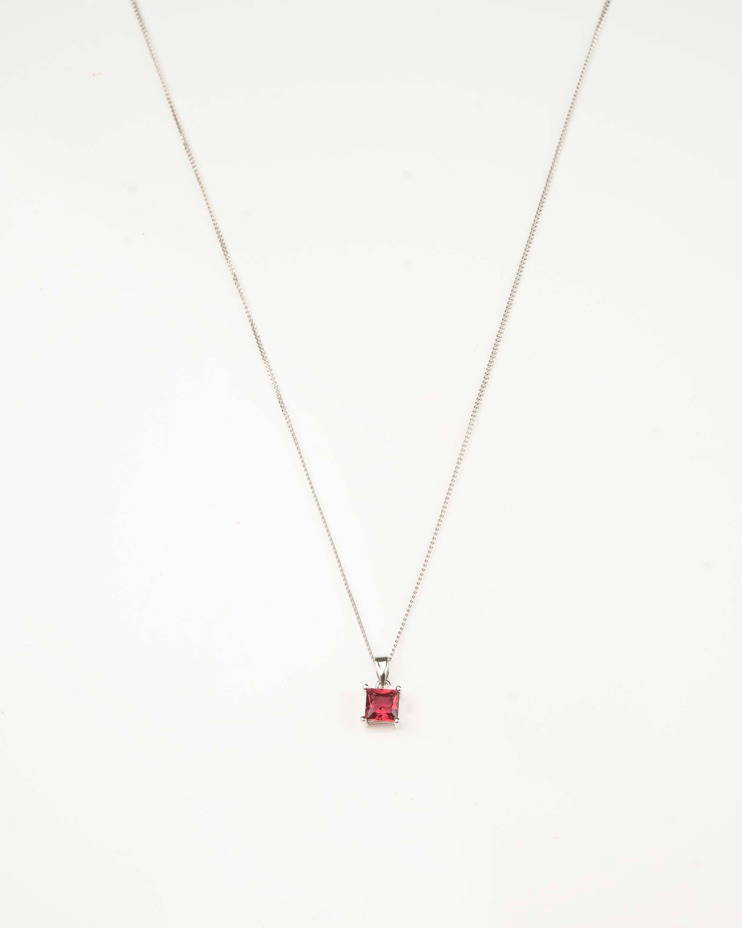 RED STONE PENDANT CHAIN