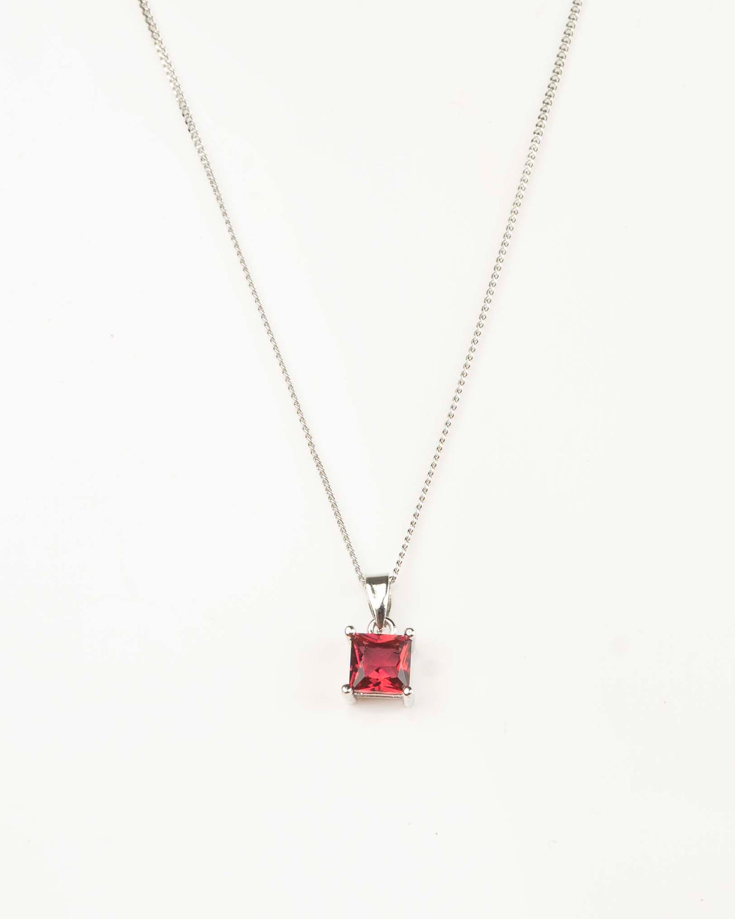 RED STONE PENDANT CHAIN