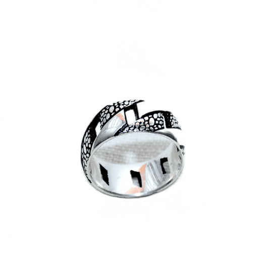 OXIDISED ASYMMETRICAL PATTERN RING