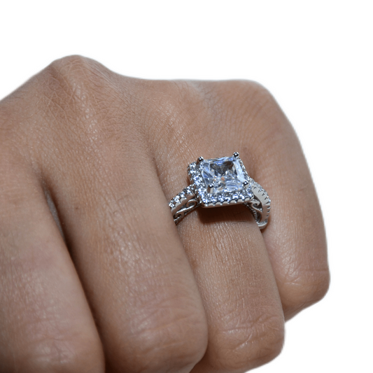SINGLE ZIRCON STUDDED WOMEN'S RING